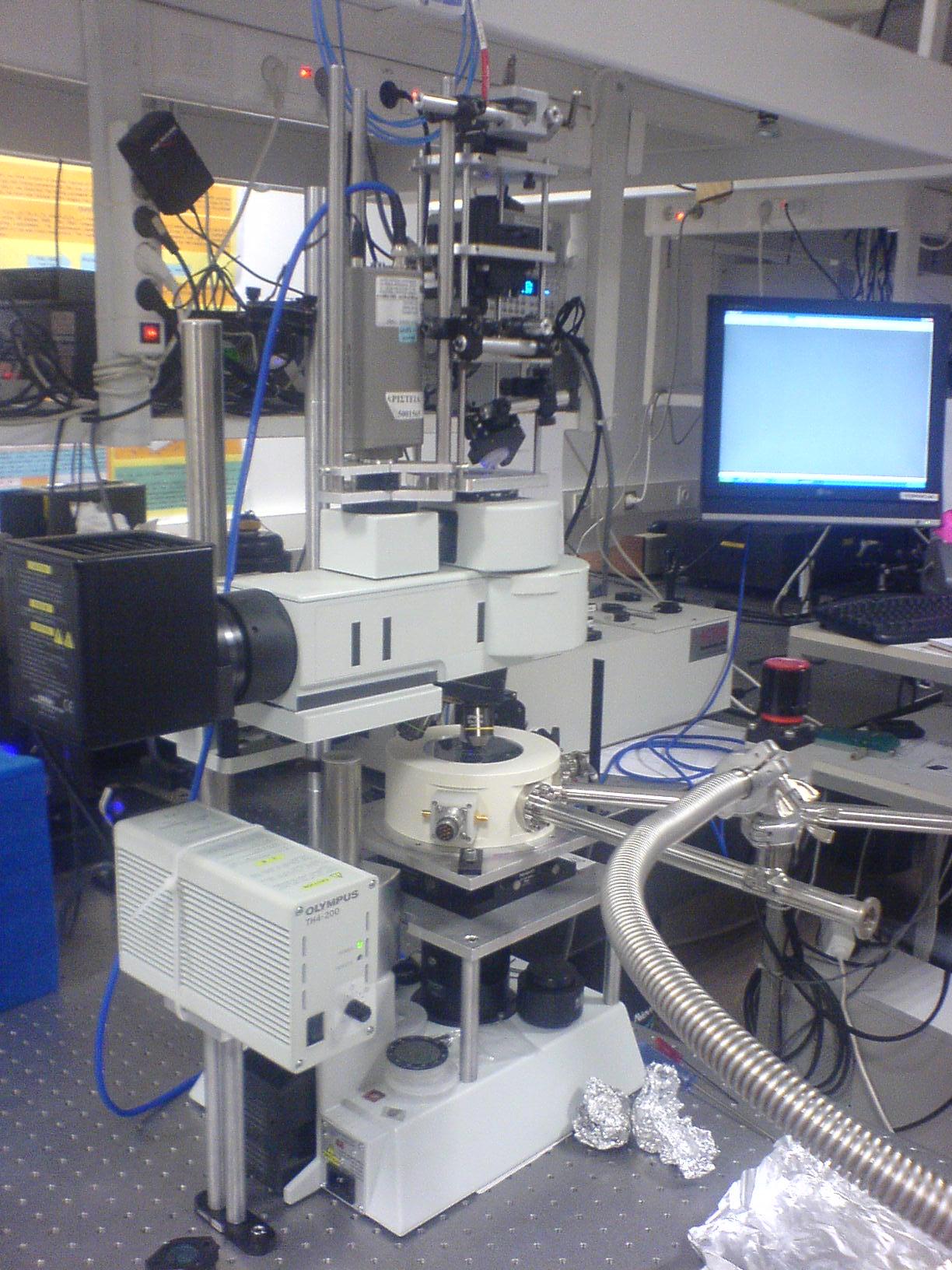 Single dot spectroscopy setup